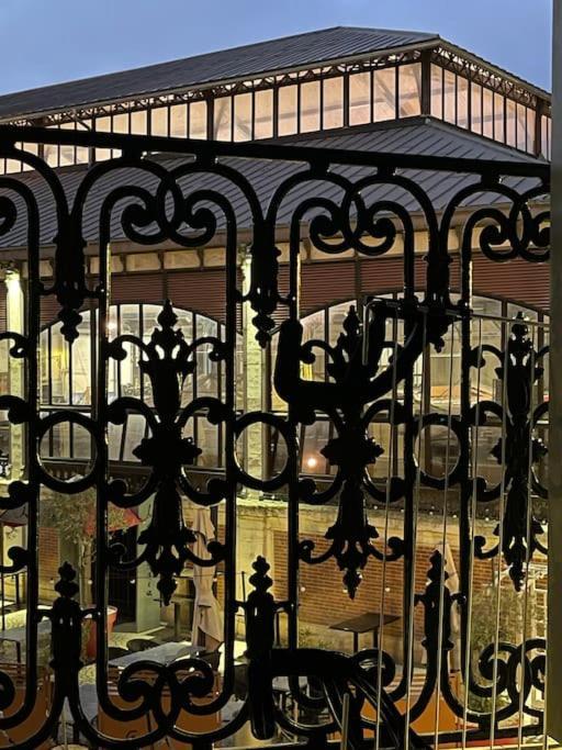 Vue Sur La Place Des Halles, Art Apparts Béziers Exterior foto
