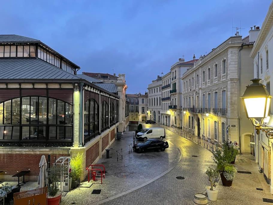 Vue Sur La Place Des Halles, Art Apparts Béziers Exterior foto